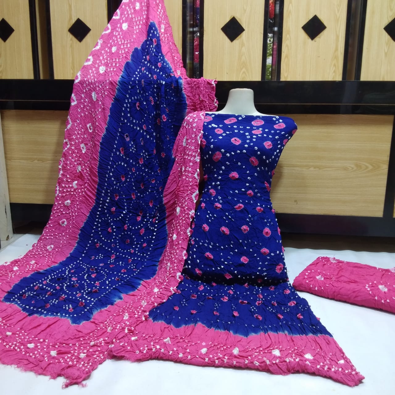 "Elegant Linen Chunri 3 Piece Suit – Authentic Hand-Dyed Design"