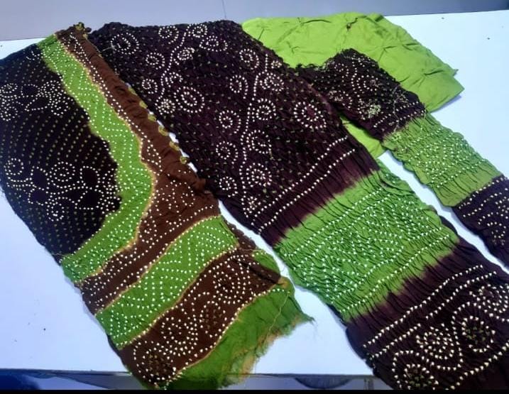 Classic Chiffon Chunri Suit – Graceful Traditional Look