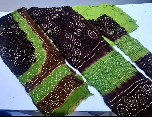 Classic Chiffon Chunri Suit – Graceful Traditional Look