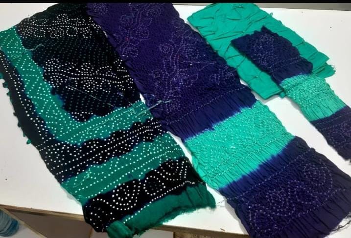 Classic Chiffon Chunri Suit – Graceful Traditional Look